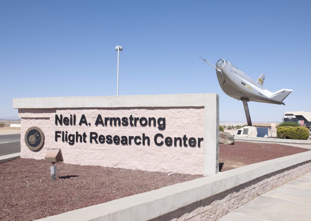 The Technology Transfer Office at Armstrong Flight Research Center (AFRC) एरोनॉटिक्स के लिए विकसित नवाचारों को जनता तक पहुंचाया जाए।