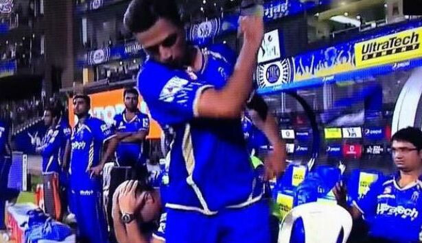 IPL: When Rahul Dravid lost his cool and slammed his cap on ground after Aditya Tare saved MI आईपीएल में एक यादगार पल