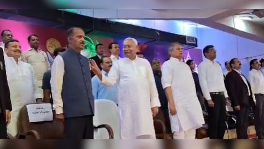 Nitish Kumar Leaves Dais Abruptly During National Anthem At Sports Event, अचानक मंच छोड़ना, विवादों में घिरे